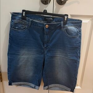 Morgan Taylor Men's Dark Blue Washed Denim Roll-Cuff Shorts